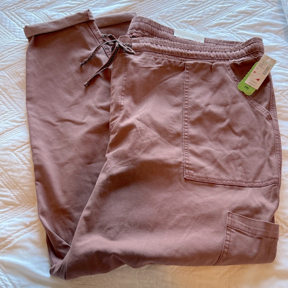 Brand new Maurice’s rose pants. Size 4x, Joggers, Stretchy waistband. So cute!